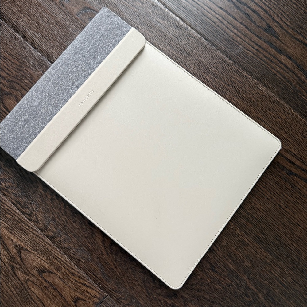 Journey | Laptop Case with Portable Charger 13in